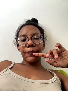 Snapshot of Valen1800 chatting on December 4, 6:49 pm Valen1800 online show from December 4, 6:49 pm