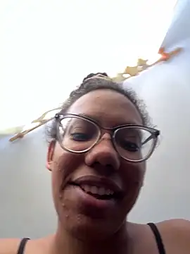 Snapshot of Valen1800 chatting on December 14, 2:11 pm Valen1800 online show from December 14, 2:11 pm