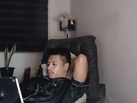 Snapshot of Asian_gregor chatting on June 13, 10:40 pm Asian gregor online show from June 13, 10:40 pm