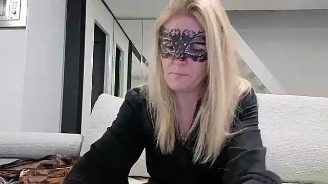 Snapshot of bellemasquer chatting on February 26, 8:52 pm bellemasquer online show from February 26, 8:52 pm