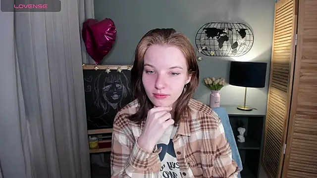 Snapshot of Madelaineses chatting on September 14, 8:57 am Madelaineses online show from September 14, 8:57 am