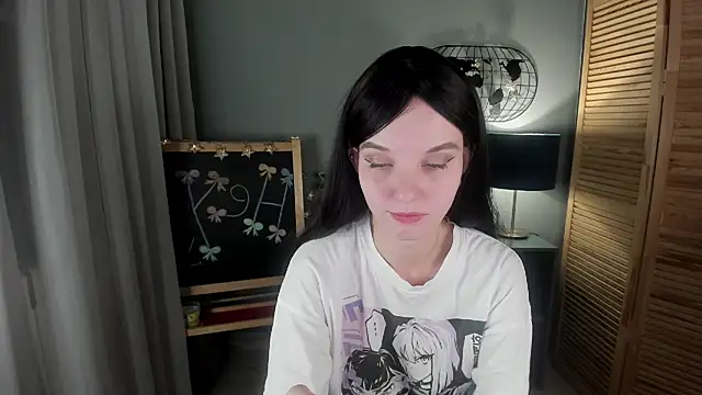 Snapshot of Madelaineses chatting on November 19, 8:47 am Madelaineses online show from November 19, 8:47 am