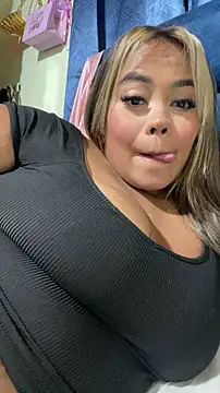 EmilyDuran  online show from May 21, 11:56 pm