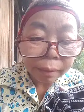 Snapshot of VangLe73 chatting on September 16, 10:38 am VangLe73 online show from September 16, 10:38 am