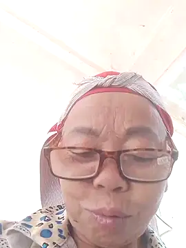 Snapshot of VangLe73 chatting on September 20, 2:01 am VangLe73 online show from September 20, 2:01 am