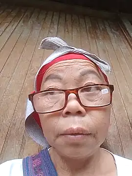 Snapshot of VangLe73 chatting on September 26, 7:34 am VangLe73 online show from September 26, 7:34 am