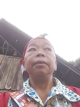 Snapshot of VangLe73 chatting on October 13, 12:32 am VangLe73 online show from October 13, 12:32 am