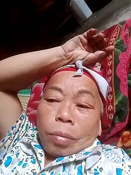 Snapshot of VangLe73 chatting on October 17, 6:05 am VangLe73 online show from October 17, 6:05 am