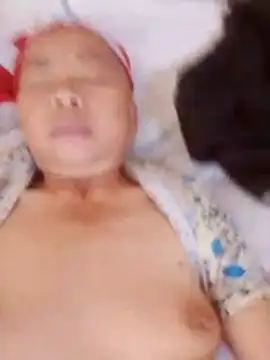 Snapshot of VangLe73 chatting on October 18, 6:26 am VangLe73 online show from October 18, 6:26 am