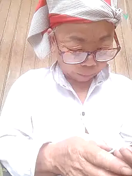 Snapshot of VangLe73 chatting on November 7, 7:41 am VangLe73 online show from November 7, 7:41 am