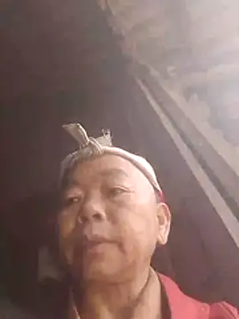 Snapshot of VangLe73 chatting on December 3, 4:20 am VangLe73 online show from December 3, 4:20 am