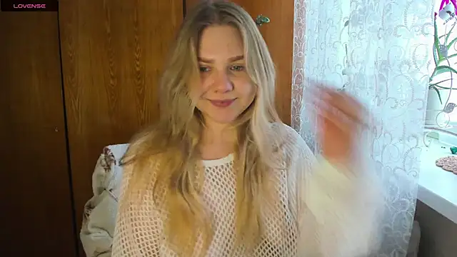 Snapshot of AlinaMors chatting on November 10, 9:41 am AlinaMors online show from November 10, 9:41 am