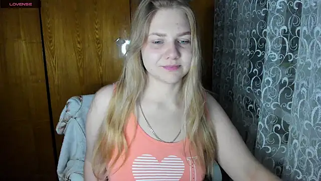 Snapshot of AlinaMors chatting on November 10, 9:47 pm AlinaMors online show from November 10, 9:47 pm