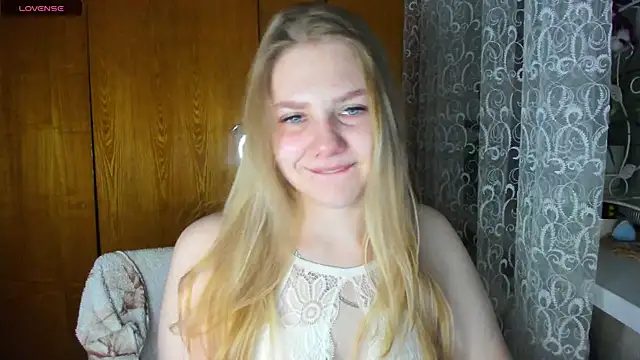 Snapshot of AlinaMors chatting on December 2, 10:27 pm AlinaMors online show from December 2, 10:27 pm