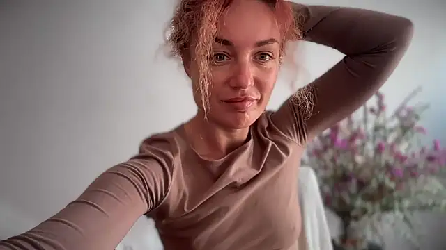 Reddgiirl online show from October 10, 9:08 am