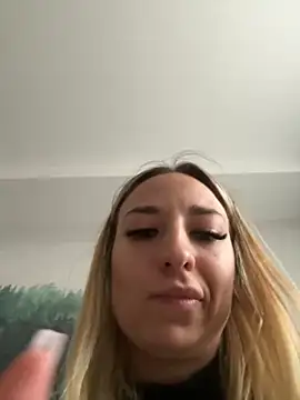 Snapshot of Celine_charme chatting on October 3, 10:56 am Celine charme online show from October 3, 10:56 am