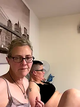 Curvy-Jinx online show from November 8, 9:02 pm