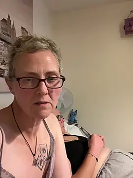 Curvy-Jinx online show from November 18, 8:57 pm