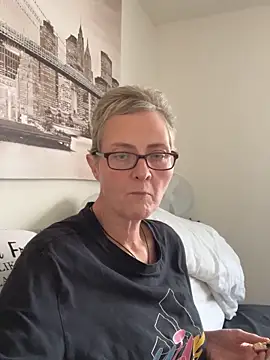 Curvy-Jinx online show from November 20, 1:11 pm