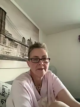 Curvy-Jinx online show from January 7, 8:28 am