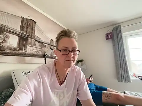 Curvy-Jinx online show from June 5, 7:58 am