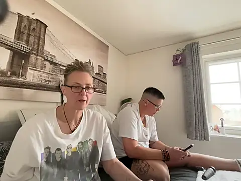 Curvy-Jinx online show from June 11, 9:18 am