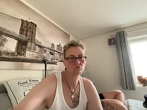 Curvy-Jinx online show from June 14, 7:27 pm