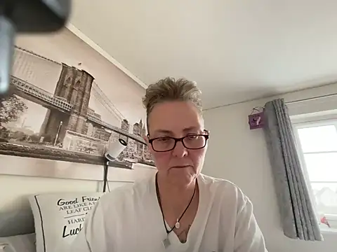 Curvy-Jinx online show from June 16, 9:01 am
