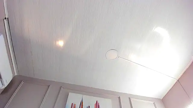 Snapshot of mia_kisses2 chatting on December 16, 4:17 am mia kisses2 online show from December 16, 4:17 am