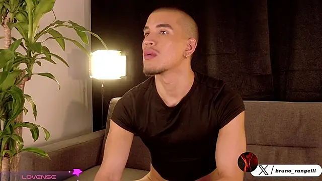 Snapshot of brunoorangel1 chatting on July 13, 11:07 pm brunoorangel1 online show from July 13, 11:07 pm