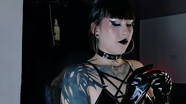 Angelabl0odborne online show from October 26, 10:15 pm