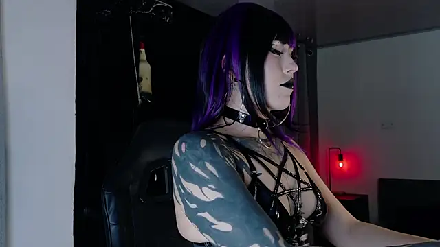 Snapshot of Angelabl0odborne chatting on February 2, 11:25 pm Angelabl0odborne online show from February 2, 11:25 pm