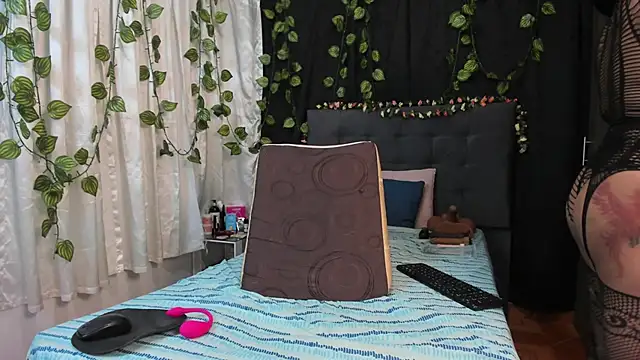 Delilah 85 online show from June 15, 6:32 pm
