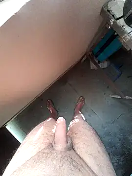 Snapshot of MaxB057 chatting on November 5, 6:24 am MaxB057 online show from November 5, 6:24 am