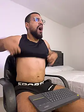 Snapshot of vincentjaxon chatting on November 5, 10:48 am vincentjaxon online show from November 5, 10:48 am