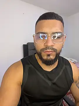 Snapshot of vincentjaxon chatting on November 8, 12:27 pm vincentjaxon online show from November 8, 12:27 pm