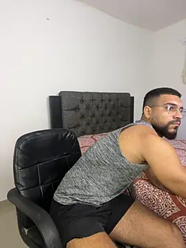 Snapshot of vincentjaxon chatting on November 14, 10:25 am vincentjaxon online show from November 14, 10:25 am