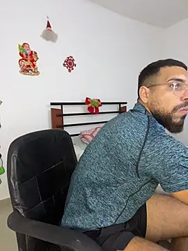 Snapshot of vincentjaxon chatting on December 4, 6:38 pm vincentjaxon online show from December 4, 6:38 pm