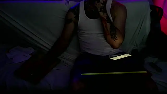 Luv2SuckBWC92 online show from September 25, 8:40 am