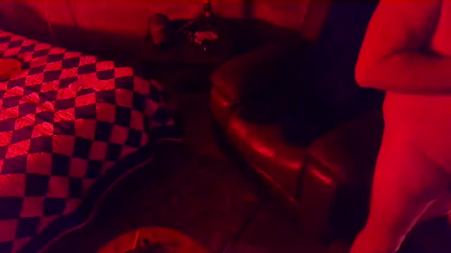 Snapshot of Luv2SuckBWC92 chatting on December 15, 2:27 am Luv2SuckBWC92 online show from December 15, 2:27 am