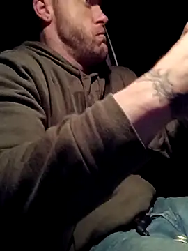 Snapshot of Luv2SuckBWC92 chatting on December 18, 12:49 am Luv2SuckBWC92 online show from December 18, 12:49 am