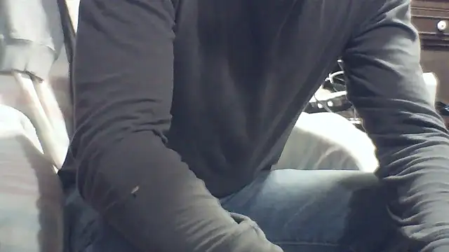 Snapshot of Luv2SuckBWC92 chatting on January 15, 4:06 am Luv2SuckBWC92 online show from January 15, 4:06 am