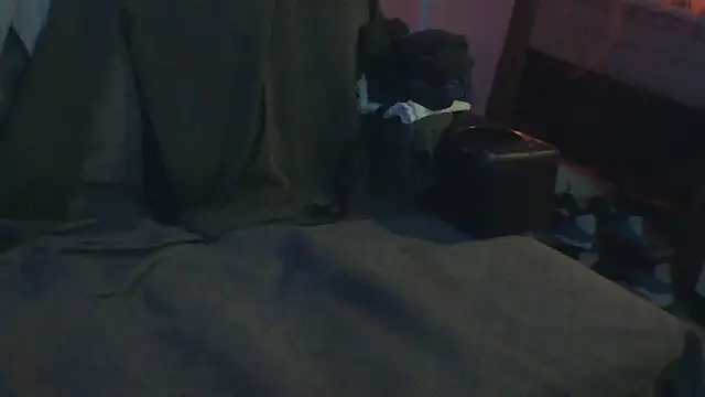 Snapshot of Luv2SuckBWC92 chatting on February 7, 11:14 am Luv2SuckBWC92 online show from February 7, 11:14 am