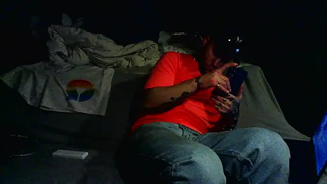 Snapshot of Luv2SuckBWC92 chatting on March 6, 9:39 am Luv2SuckBWC92 online show from March 6, 9:39 am