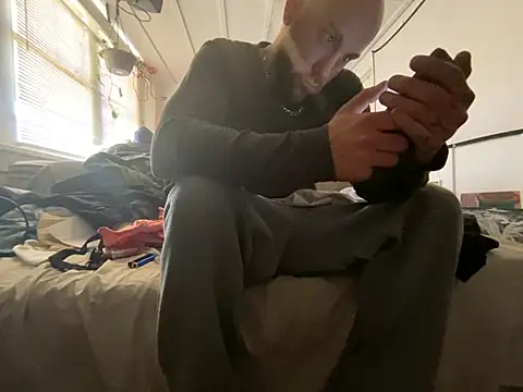 Snapshot of Luv2SuckBWC92 chatting on March 19, 4:33 pm Luv2SuckBWC92 online show from March 19, 4:33 pm