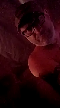 Snapshot of Luv2SuckBWC92 chatting on March 20, 10:09 am Luv2SuckBWC92 online show from March 20, 10:09 am