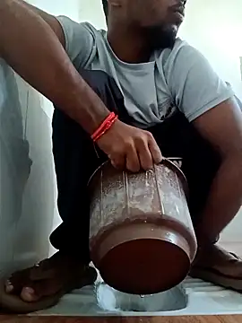 Snapshot of monubigcoock chatting on November 17, 9:59 am monubigcoock online show from November 17, 9:59 am