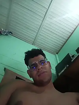 Snapshot of Bigtiti01 chatting on November 17, 8:03 pm Bigtiti01 online show from November 17, 8:03 pm