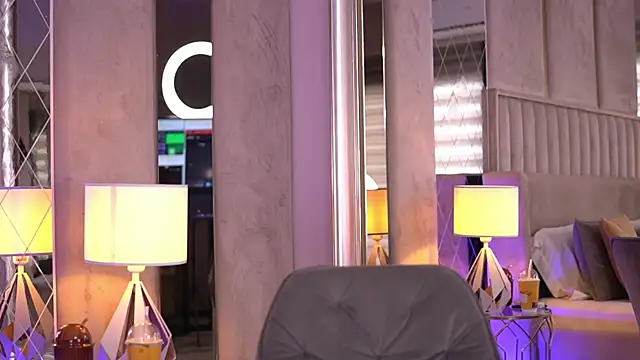 Snapshot of FrancescaDante chatting on September 30, 6:18 am FrancescaDante online show from September 30, 6:18 am