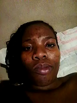 Snapshot of Sweetheart1695 chatting on October 3, 1:02 am Sweetheart1695 online show from October 3, 1:02 am